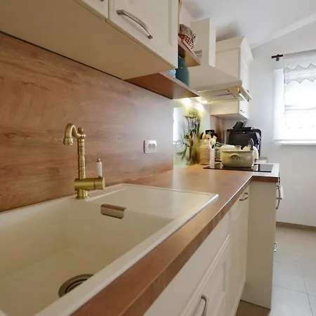 Family Friendly House With A Swimming Pool - 20869 בית נופש רוביני