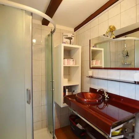 Family Friendly House With A Swimming Pool - 20869 בית נופש