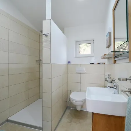 Family Friendly House With A Swimming Pool - 20869 * רוביני