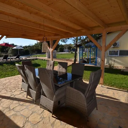 Family Friendly House With A Swimming Pool - 20869