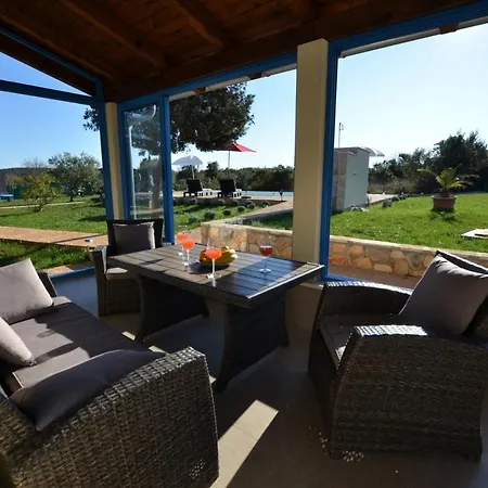 Family Friendly House With A Swimming Pool - 20869